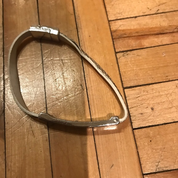 Guess bracelet nwot - Picture 3 of 6